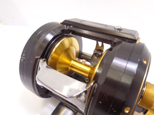 ０７ミリオネアＩＣＶ２５０ 右